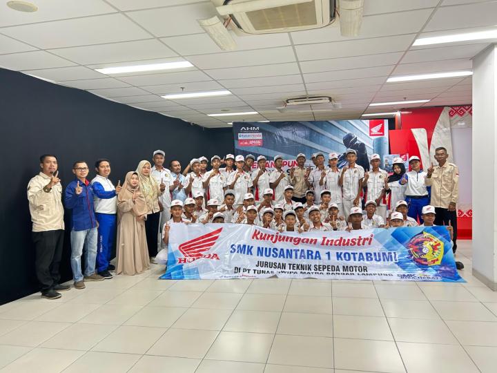 Cetak Pelopor Keselamatan Berkendara, Honda Lampung Berikan Edukasi Safety Riding kepada Pelajar SMK Nusantara Kotabumi